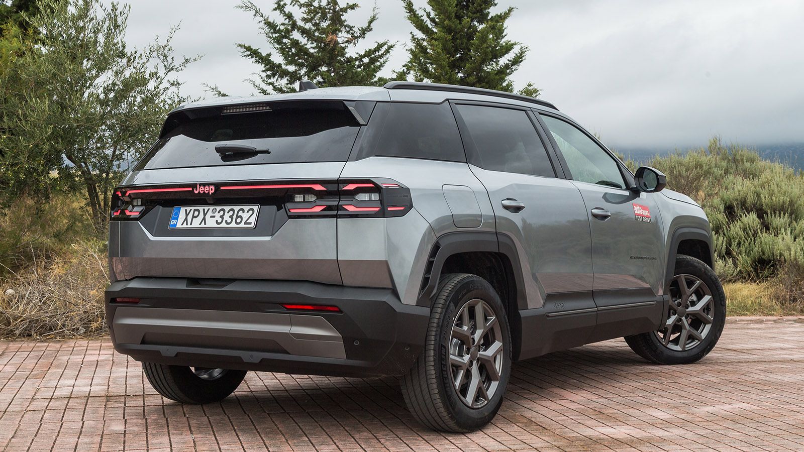 Δοκιμή Jeep Compass e-Hybrid 145 PS: Καίει 5,5 λτ. στο ταξίδι, χωράει οικογένεια